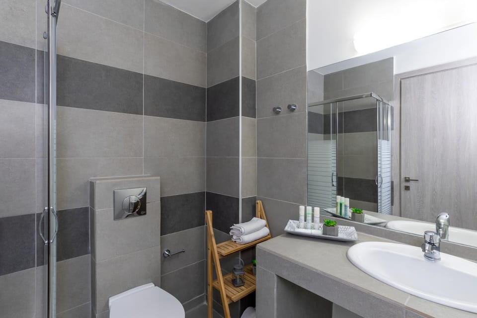 Shower, Bathroom, towels