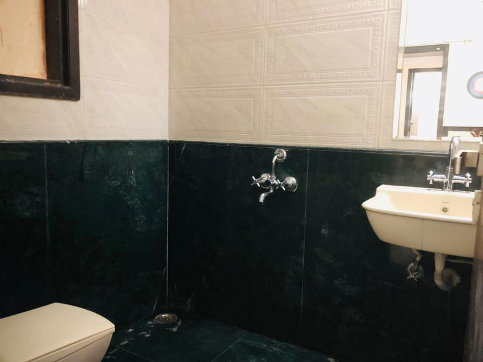2BHK Independent Service Apart with Lift in Vasant Kunj New Delhi Apartment in New Delhi