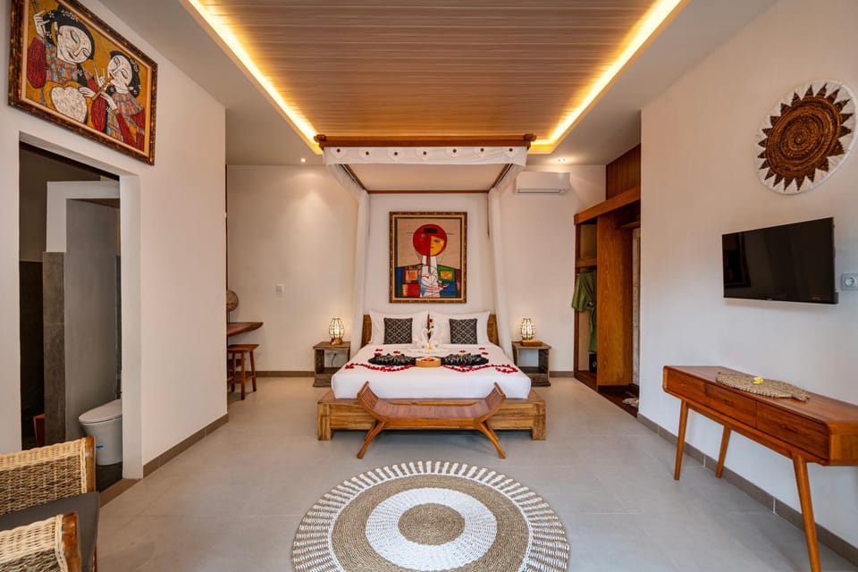 Bed, TV and multimedia, Bedroom