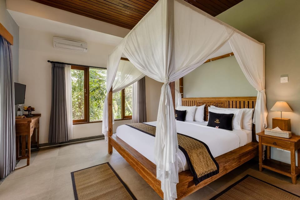 Bed, Photo of the whole room, Bedroom, air conditioner