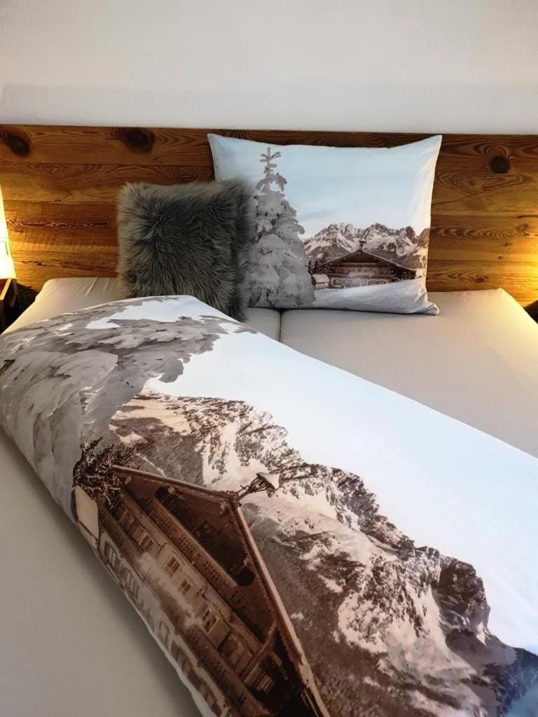 Winter, Decorative detail