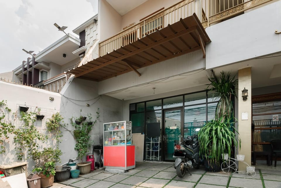 Facade/entrance