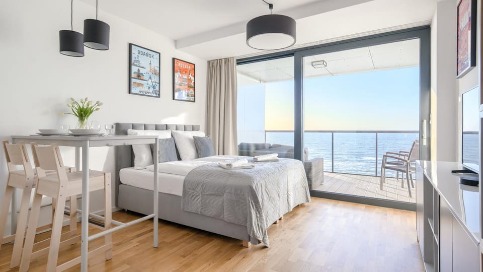 Bed, View (from property/room), Photo of the whole room, Dining area, Sea view