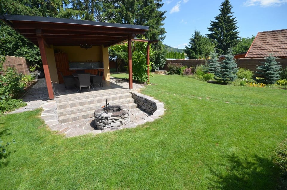 BBQ facilities, Garden, Seating area