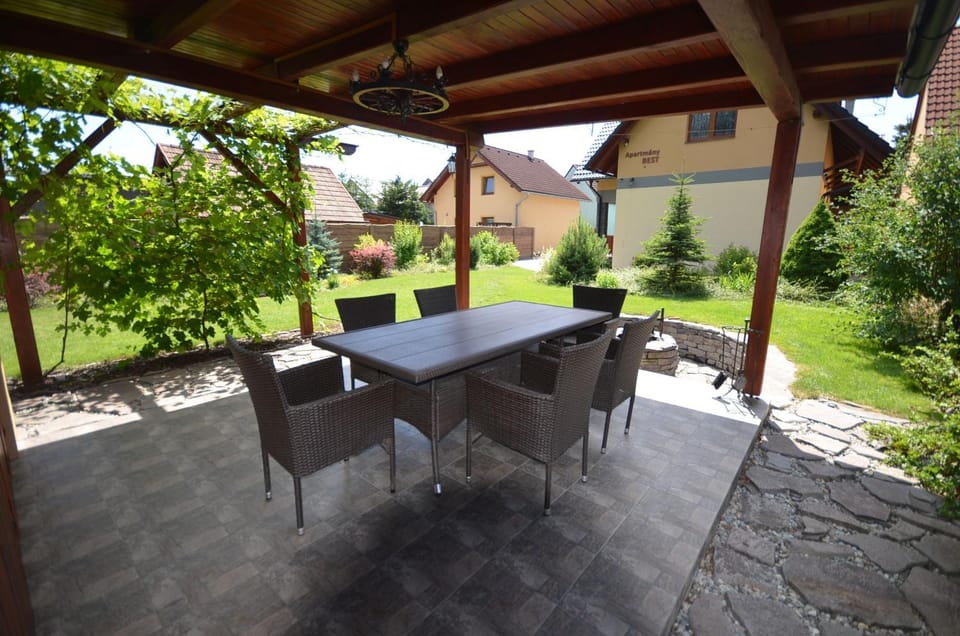 BBQ facilities, Garden, Seating area