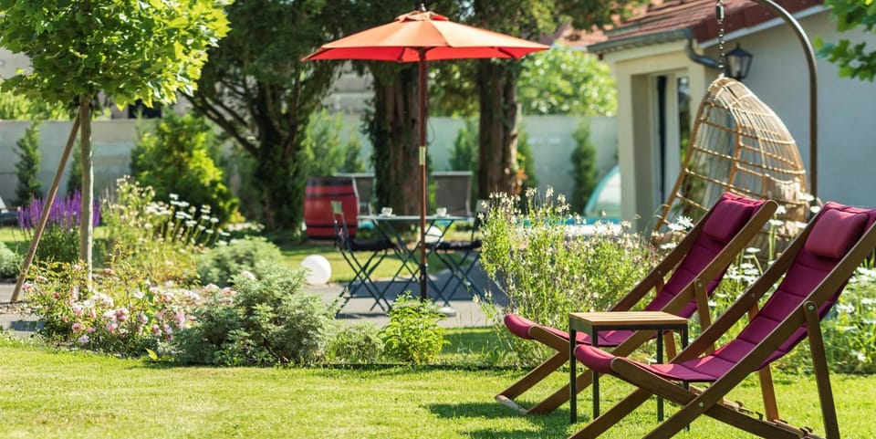 Garden, Swimming pool, Parking