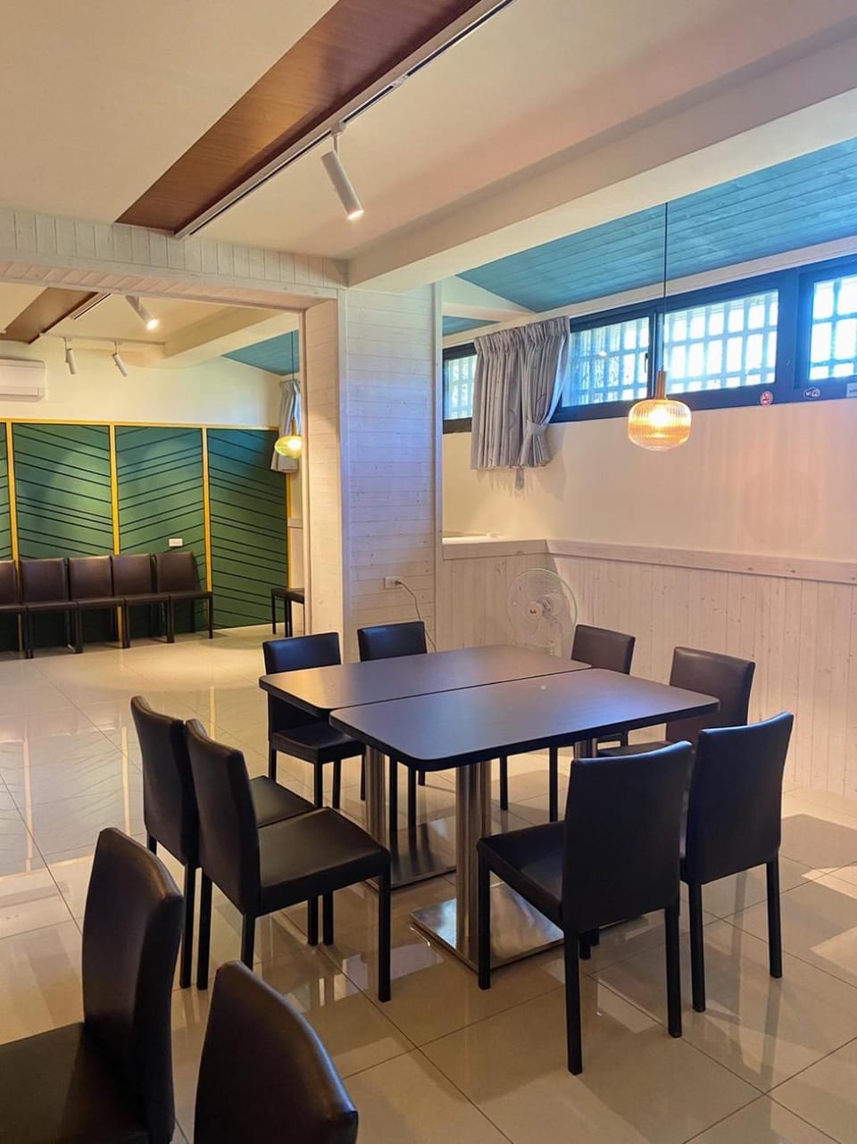 Seating area, Dining area