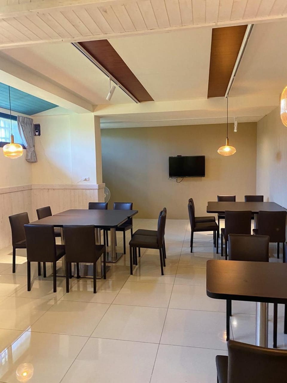 Communal lounge/ TV room, Seating area, Dining area, Evening entertainment