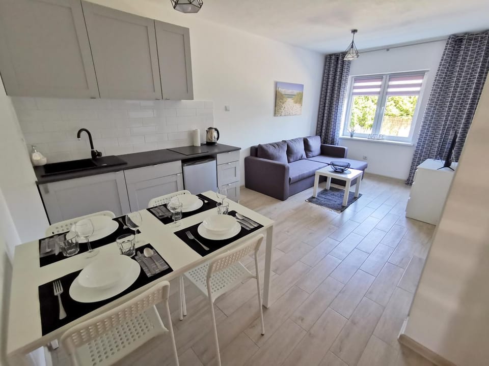 TV and multimedia, Kitchen or kitchenette, Living room, Seating area, Dining area
