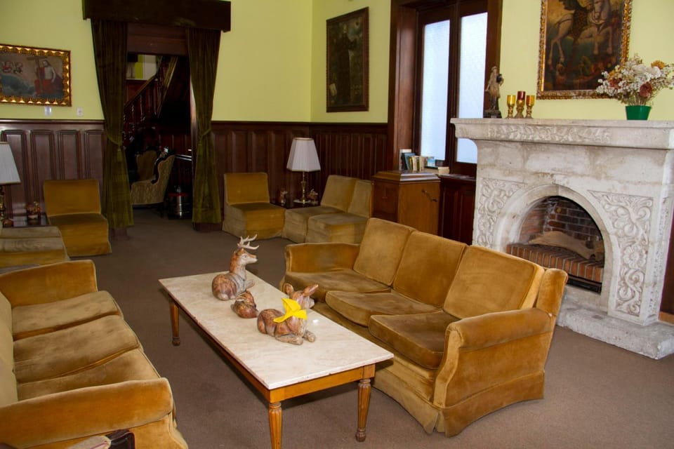 Communal lounge/ TV room