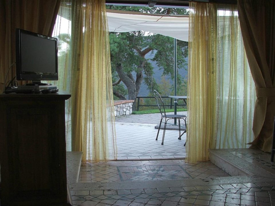 Ferienhäuschen CLAUDIO mit Pool in Tignale Apartment in Tignale