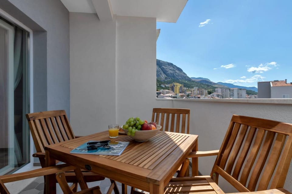 Patio, Facade/entrance, Natural landscape, Balcony/Terrace, Other, City view, Mountain view