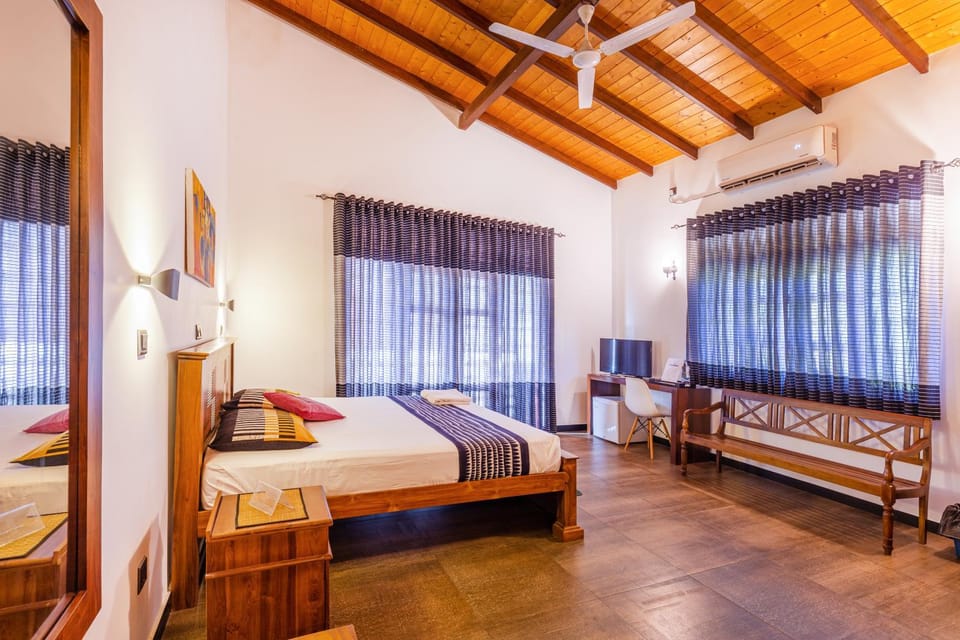 Bed, Photo of the whole room, Bedroom, fireplace