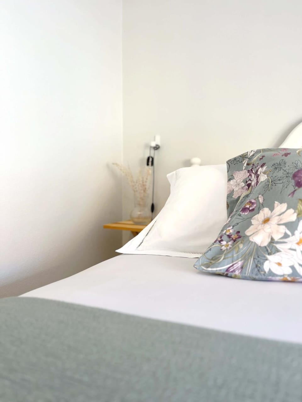 O VIOLAS - Art Coffee & Guesthouse Bed and Breakfast in Coimbra District, Portugal