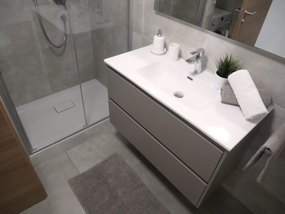 Property building, Bathroom, towels