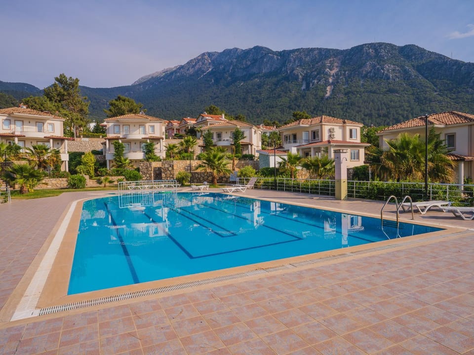 Property building, Mountain view, Pool view, Swimming pool