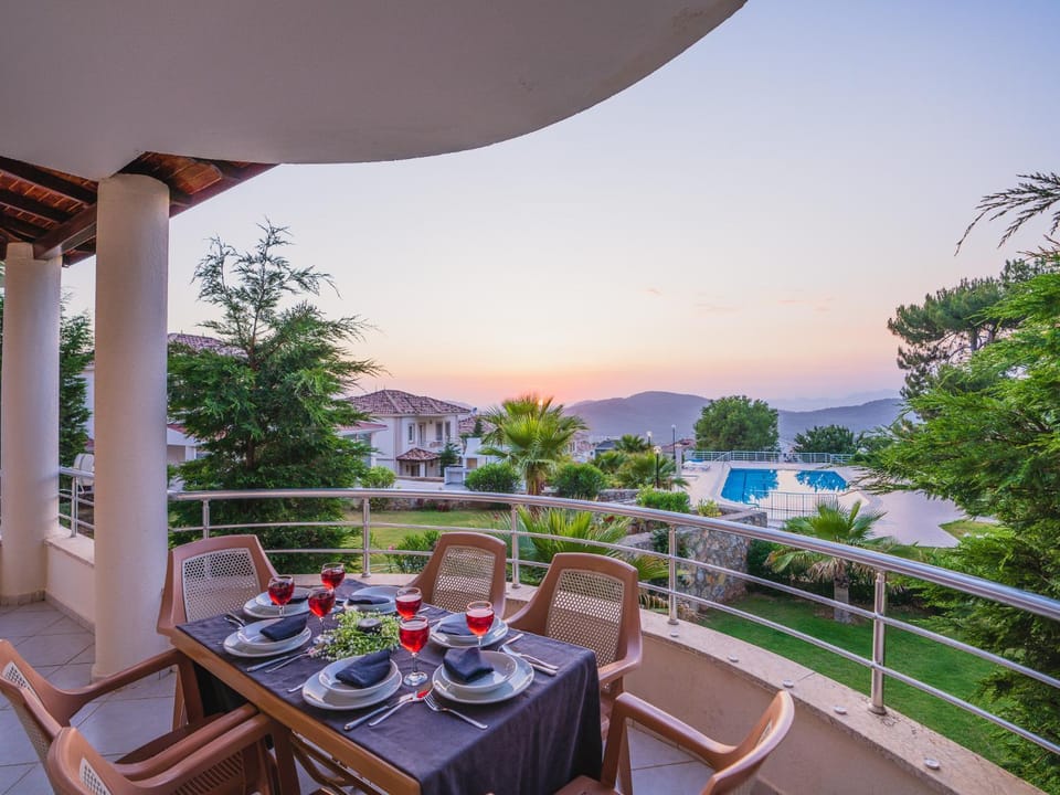 Balcony/Terrace, Mountain view, Swimming pool