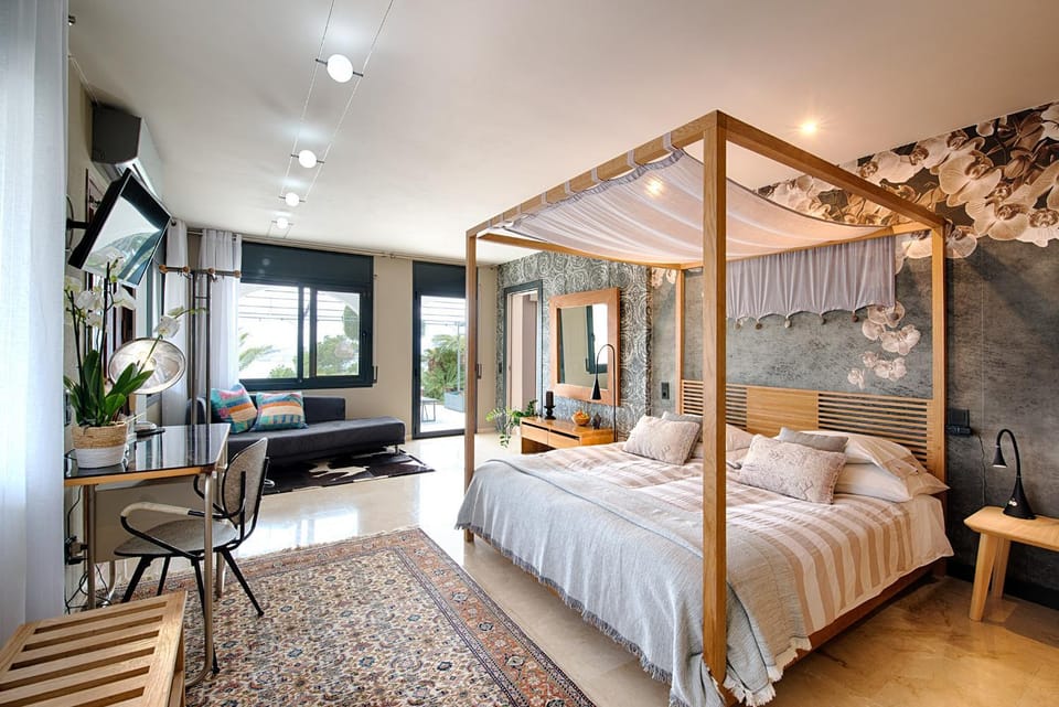 Bed, Photo of the whole room