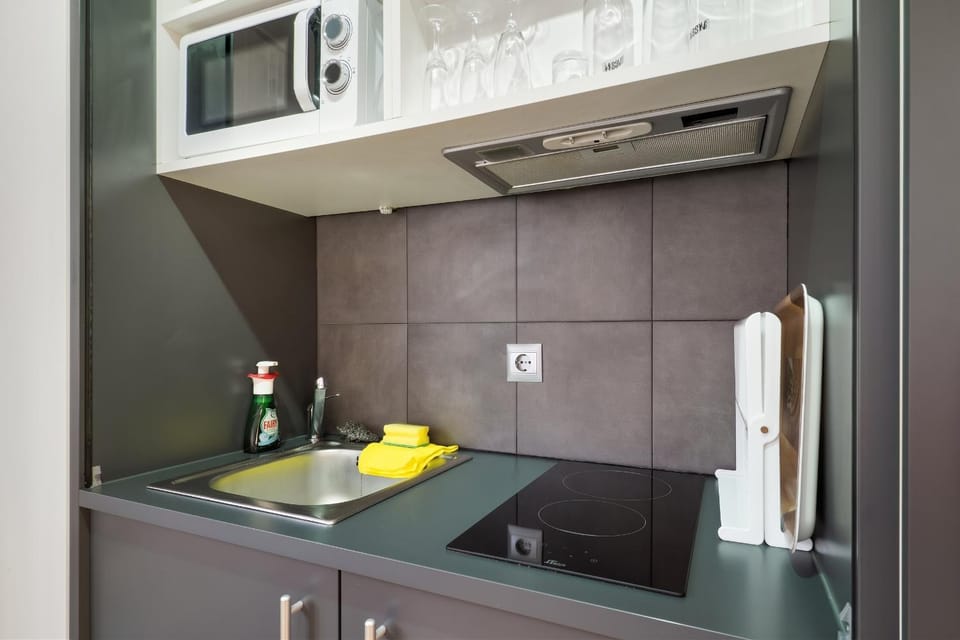 Kitchen or kitchenette