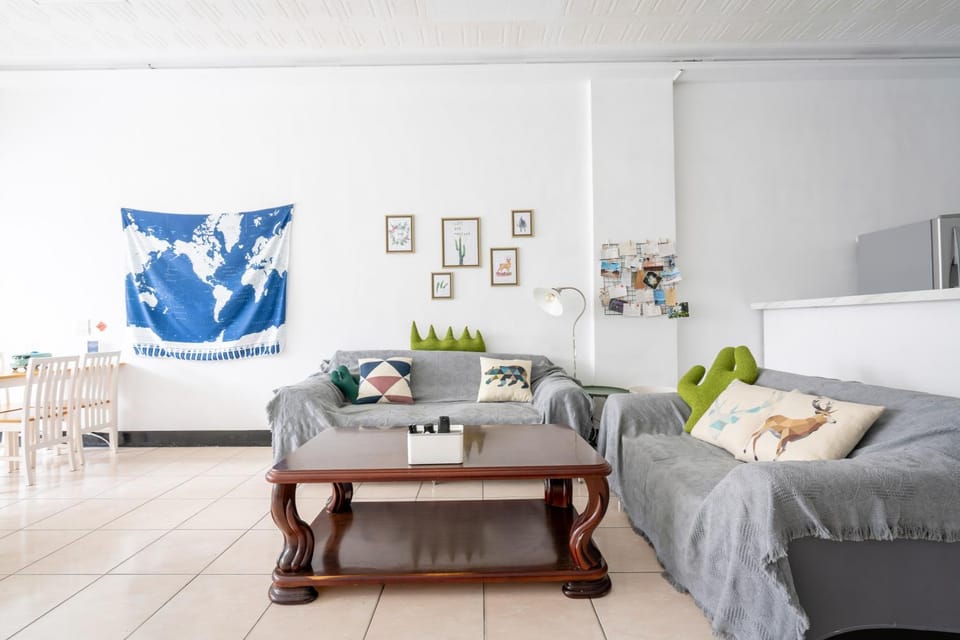TV and multimedia, Seating area, Dining area