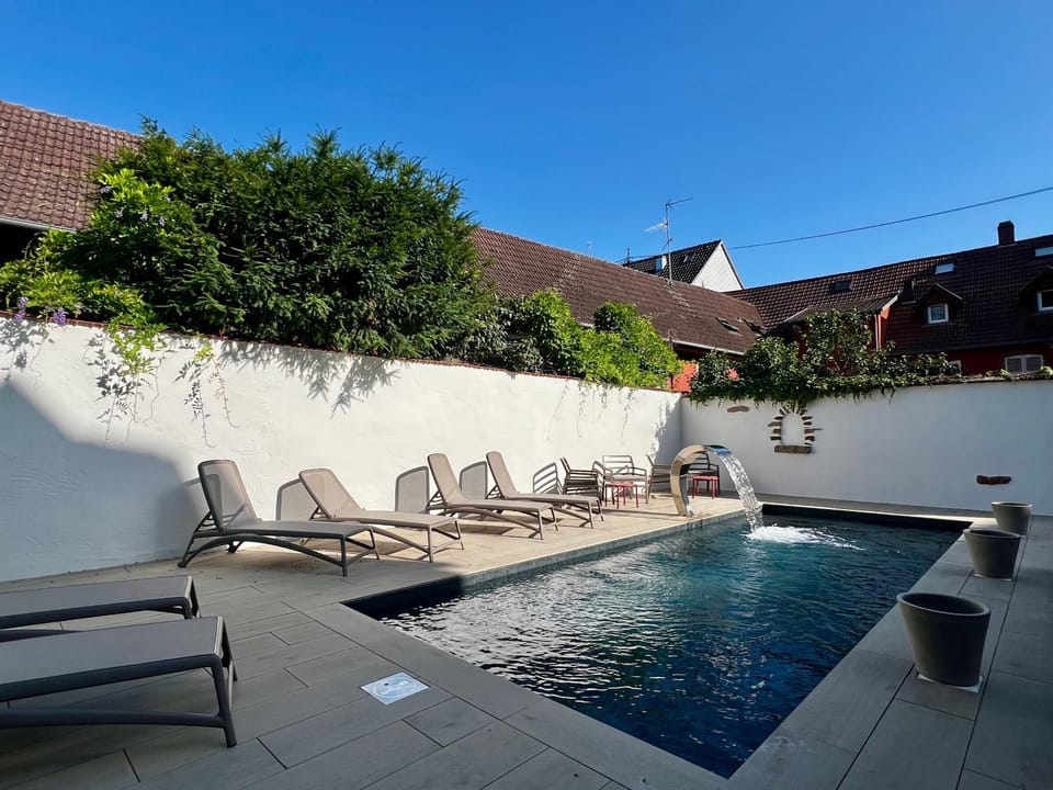 Patio, Pool view, Swimming pool, sunbed
