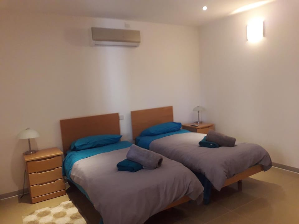 Poolside Luxury Apartment with Patio 11A4S Apartment in Malta