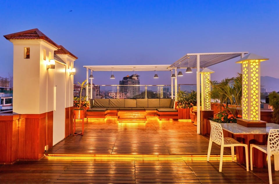 Balcony/Terrace, Decorative detail, On site, City view, Sunset