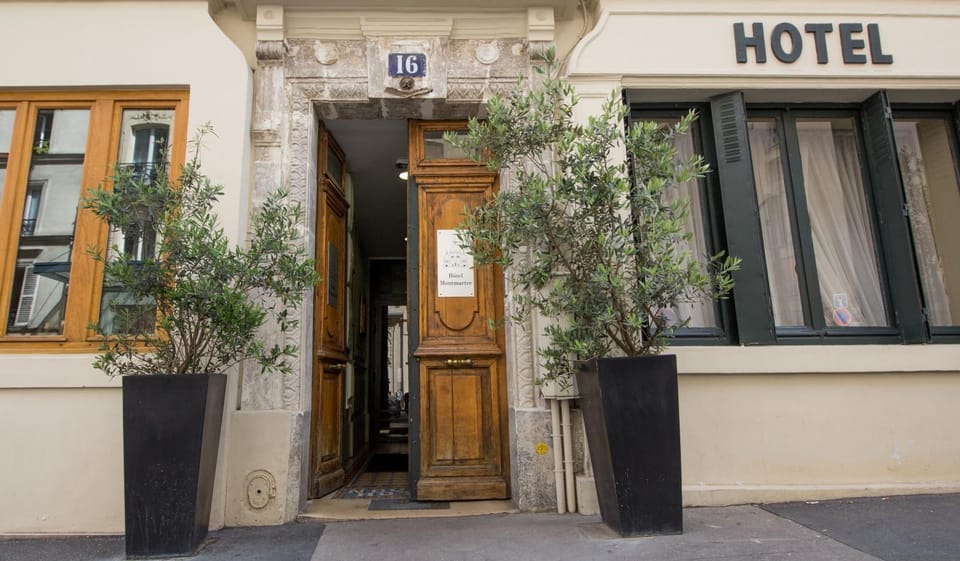 Facade/entrance