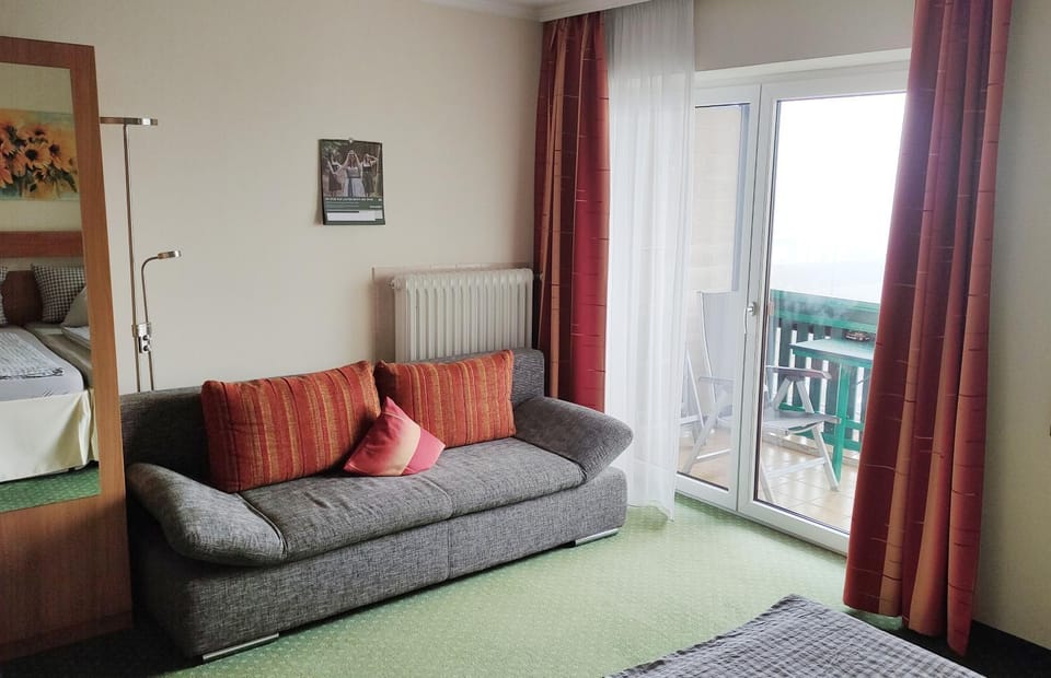 Bed, Balcony/Terrace, Living room, Photo of the whole room, Bedroom