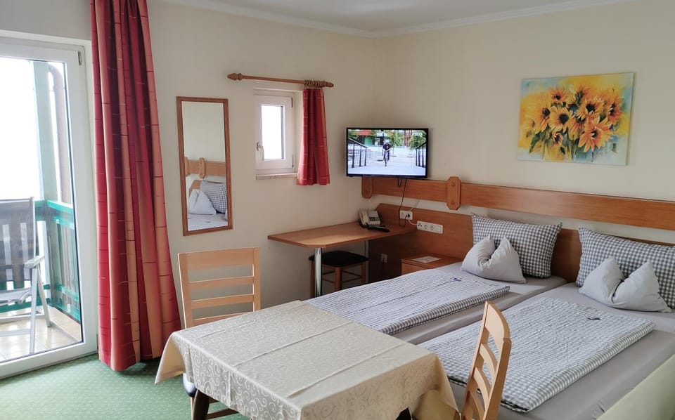 Bed, TV and multimedia, Living room, Photo of the whole room, Bedroom