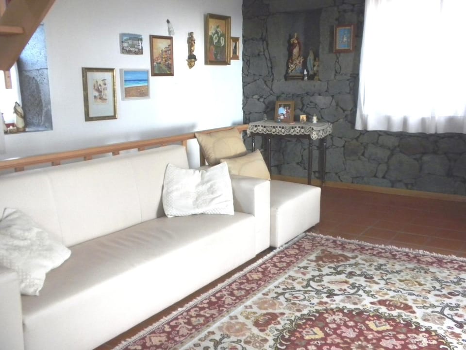 Communal lounge/ TV room, Living room, Decorative detail
