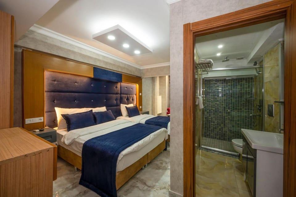 Bed, Bathroom, Photo of the whole room