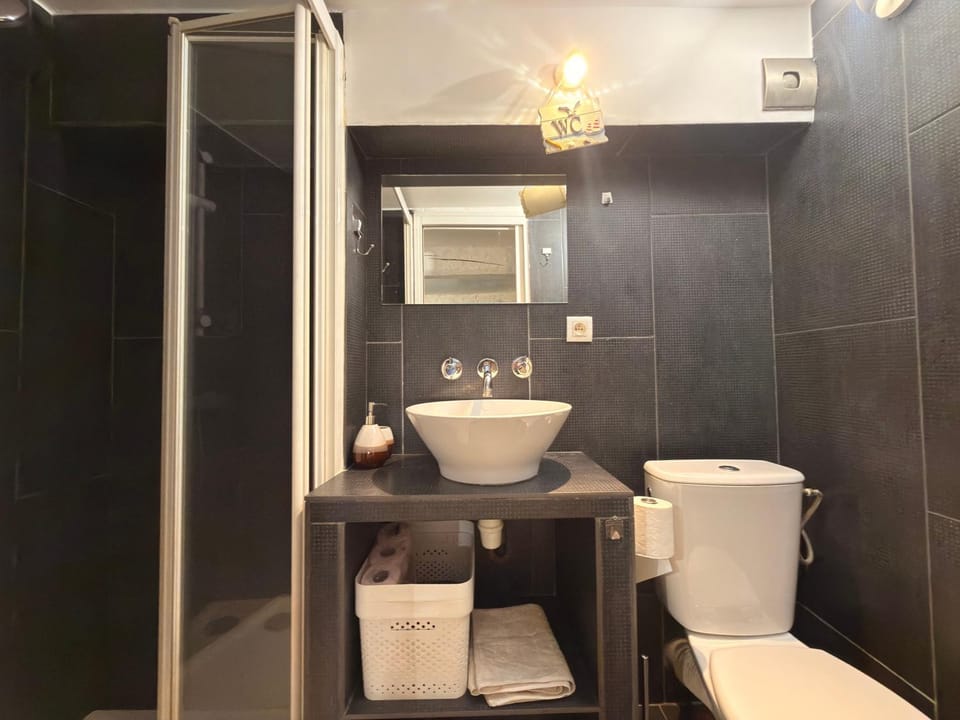La Rose: Charming 2-room apartment in the heart of Nice - 3-min. from the beach Apartment in Nice