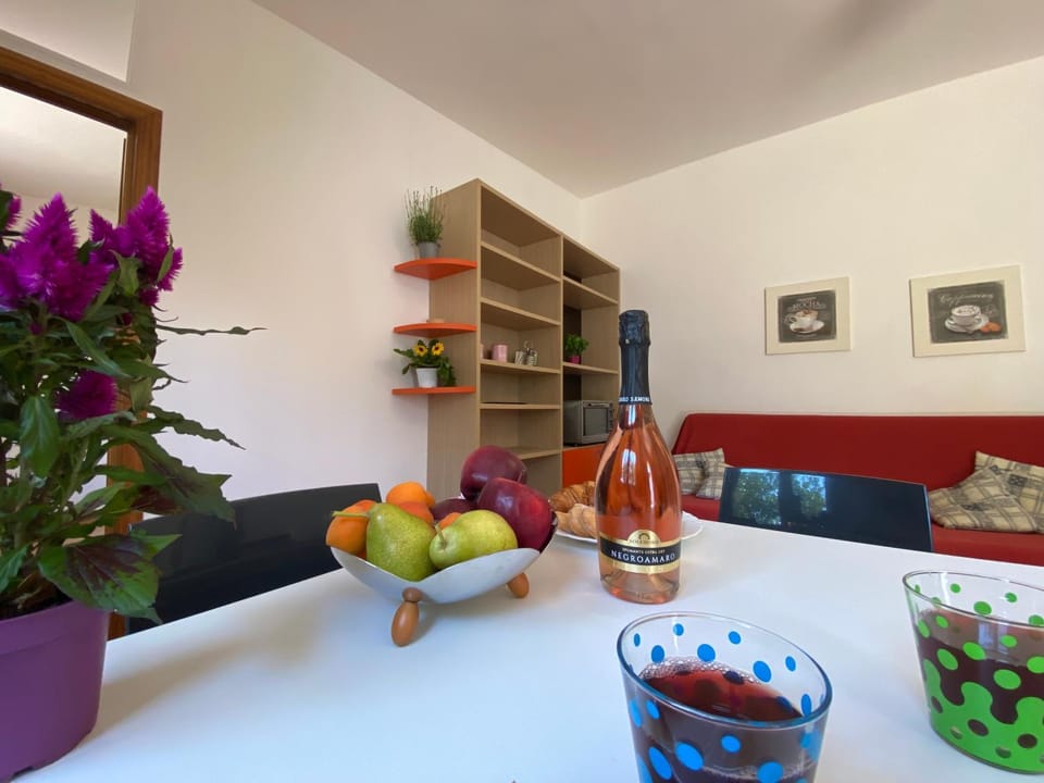 Living room, Dining area, pet friendly