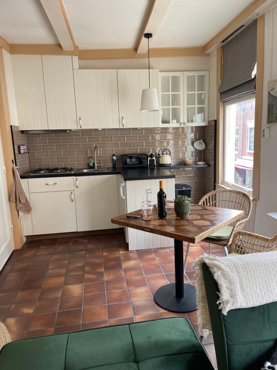 Kitchen or kitchenette, Dining area
