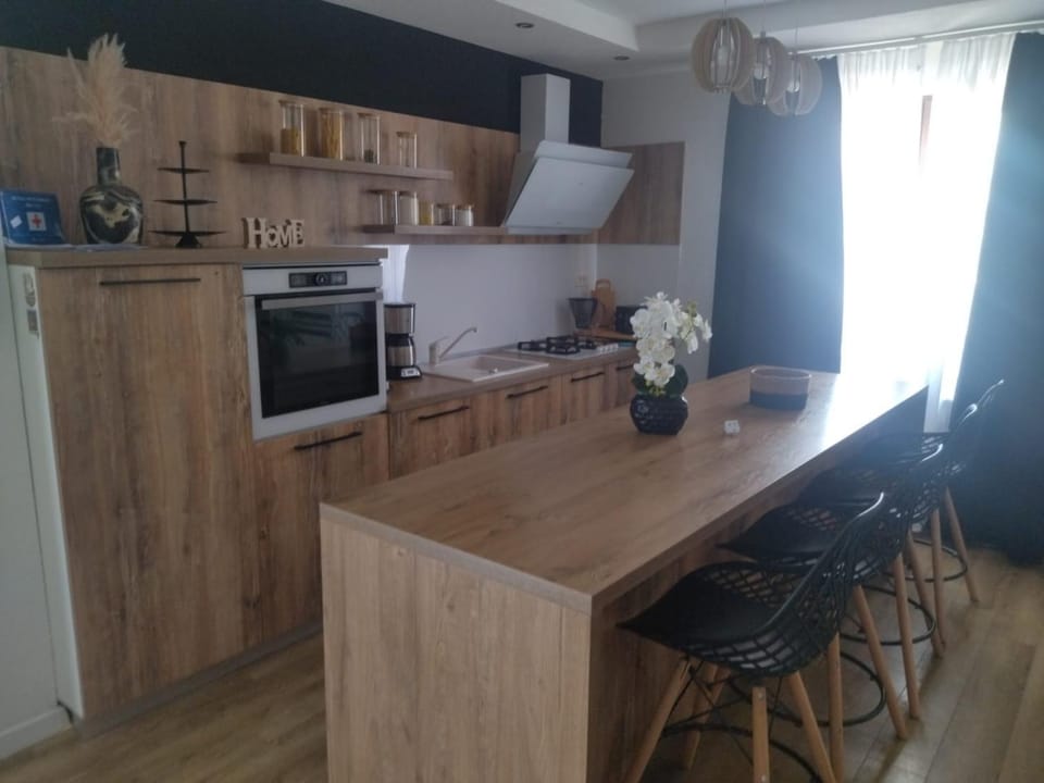 Kitchen or kitchenette, Dining area, dishwasher, pet friendly, stove