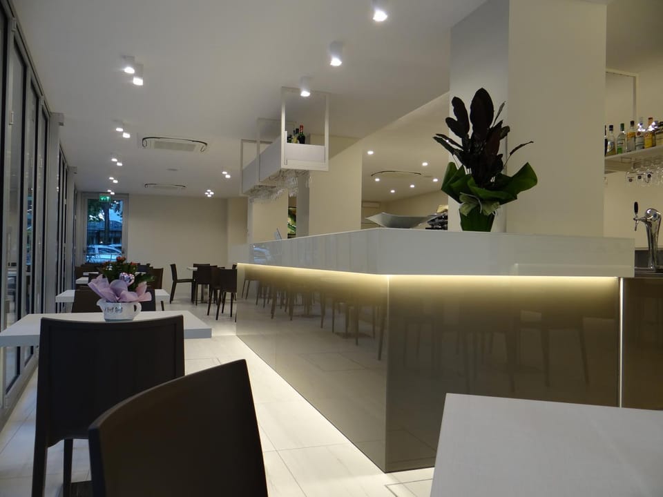 Lounge or bar, Drinks