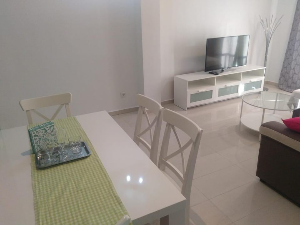Communal lounge/ TV room, TV and multimedia, Living room, Dining area