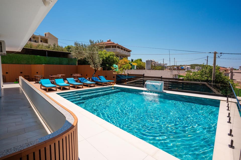 Swimming pool, Swimming pool
