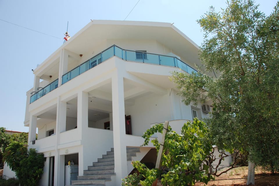 Facade/entrance, View (from property/room)