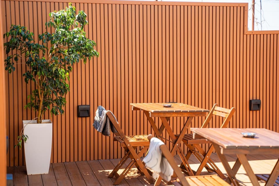 Patio, Day, Dining area