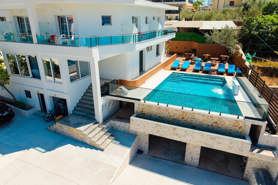 Property building, Patio, Day, View (from property/room), Balcony/Terrace, Pool view, Swimming pool, Swimming pool, sunbed