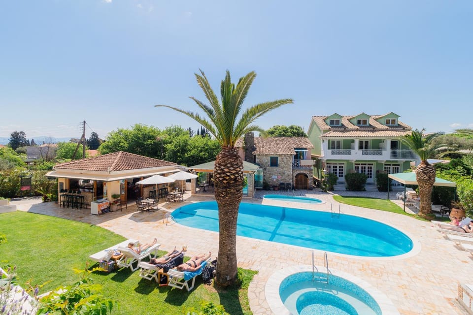 Property building, Swimming pool, sunbed