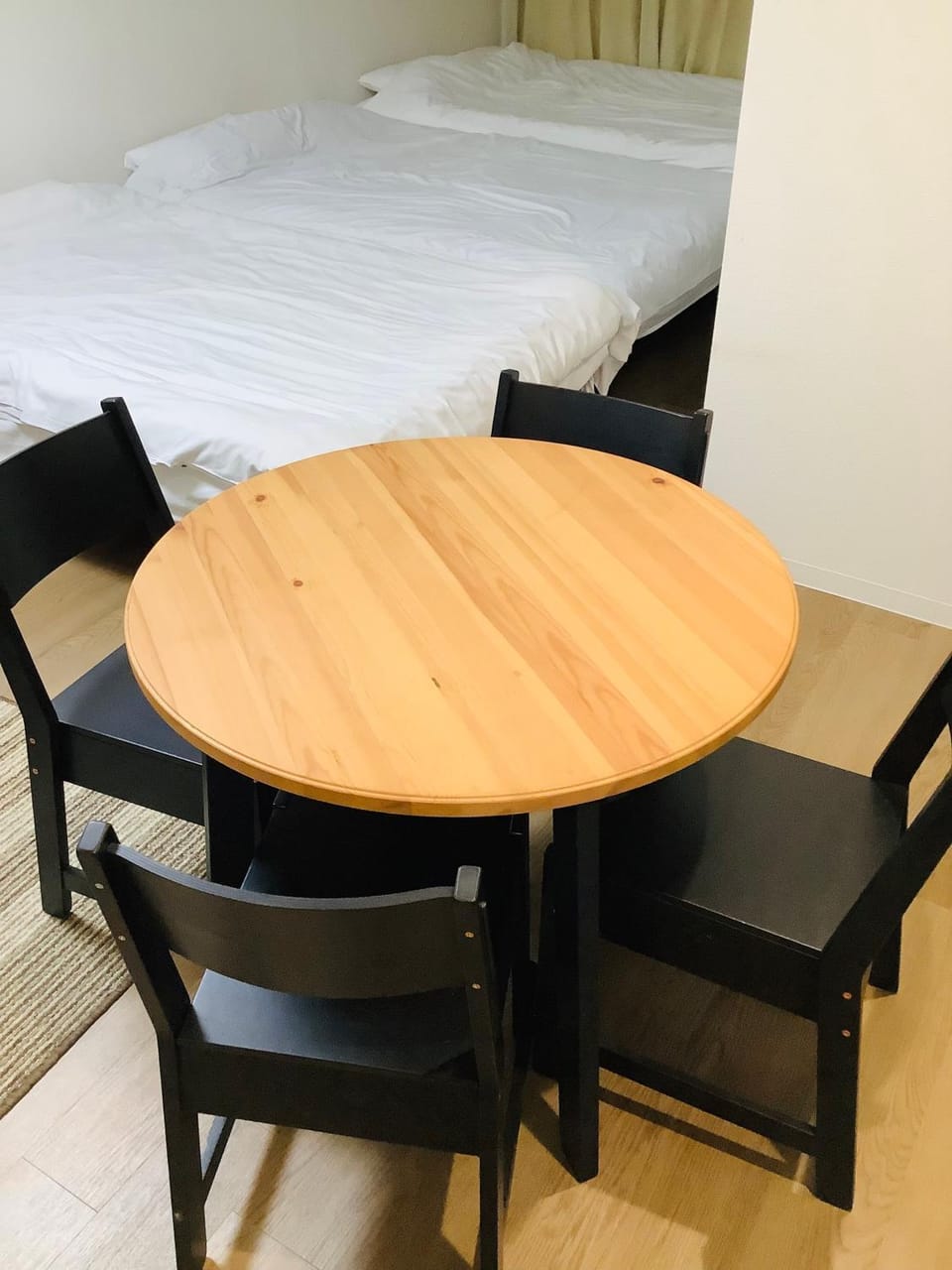 Bed, Dining area, hair dresser