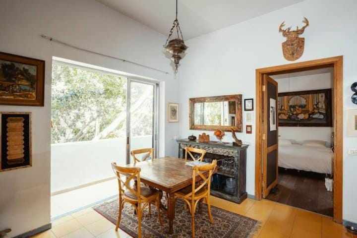 Frishman beach 2Br full of art and light Apartment in Tel Aviv-Yafo