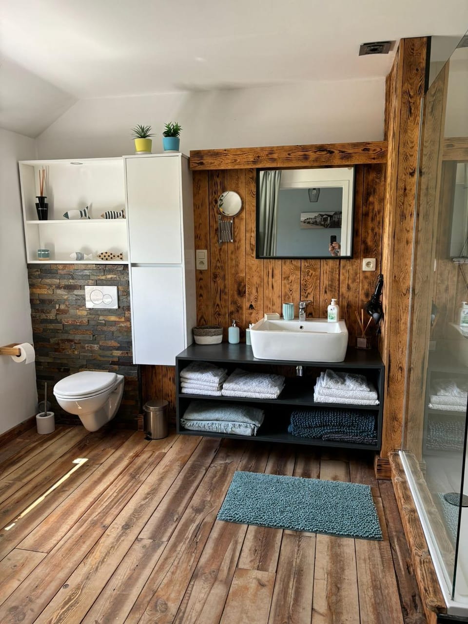 Toilet, Bathroom, towels