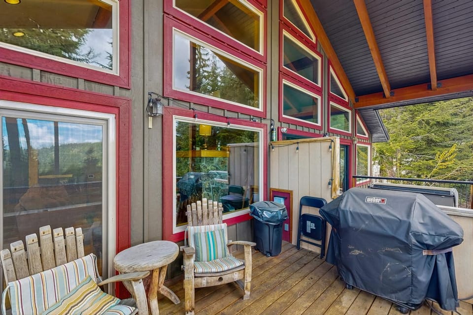 3 Bed 3 Bath Vacation home in Schweitzer Mountain House in Idaho