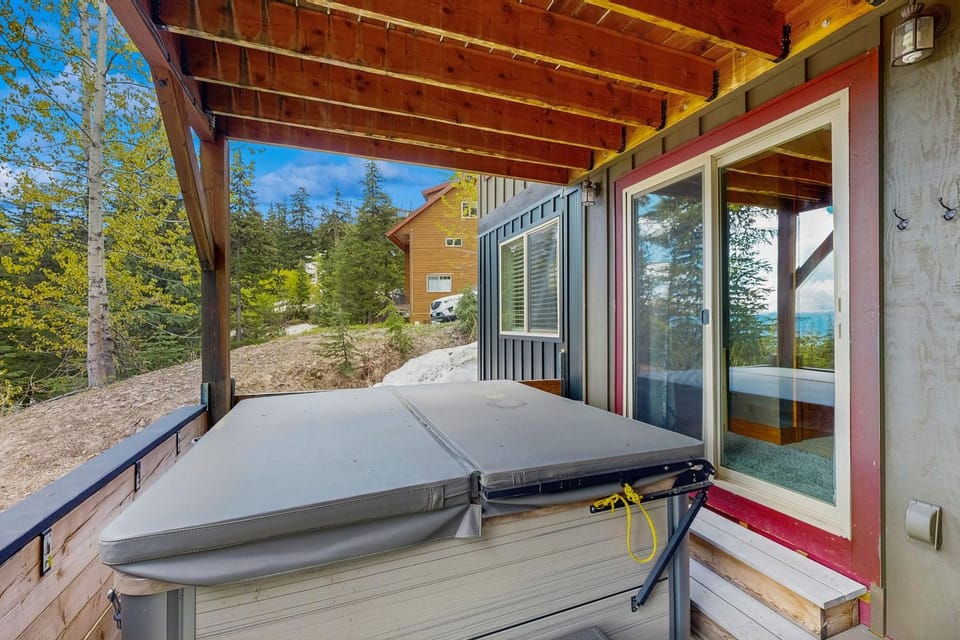 3 Bed 3 Bath Vacation home in Schweitzer Mountain House in Idaho