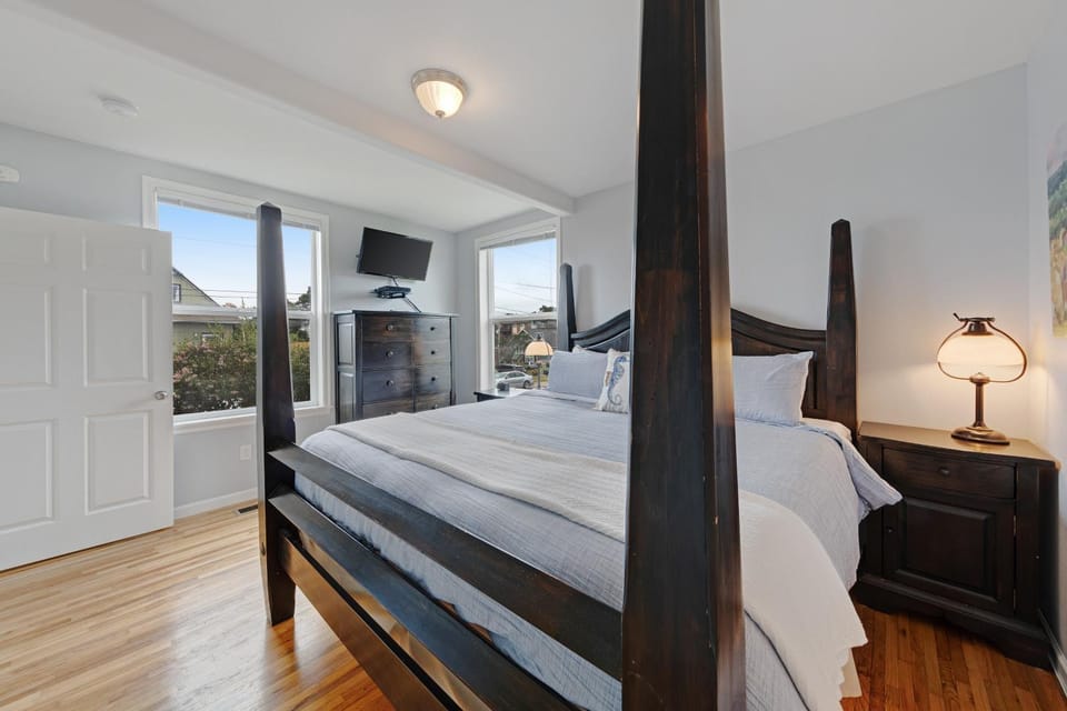 3 Bed 2 Bath Vacation home in Newport House in Newport