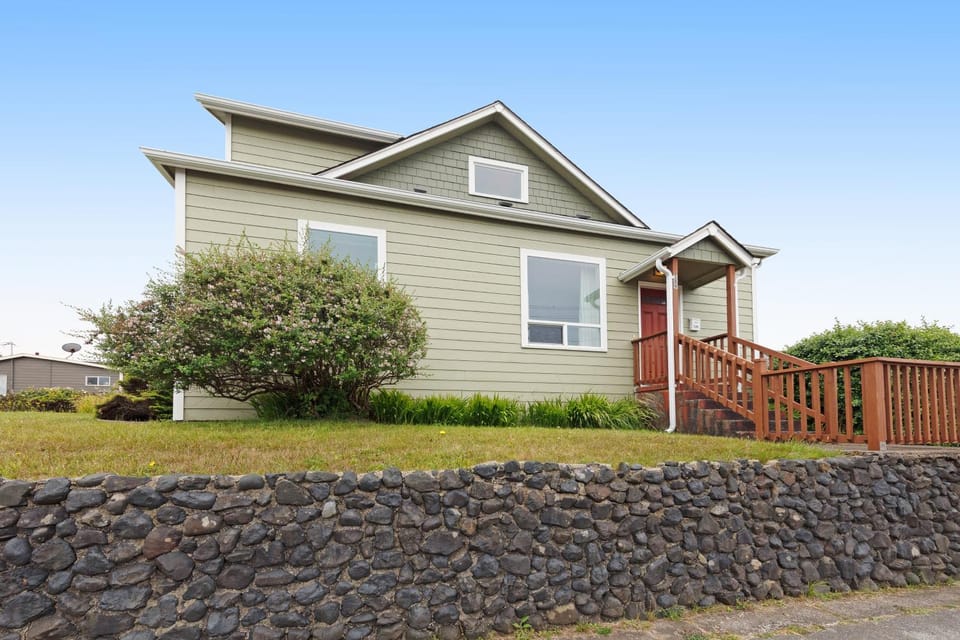 3 Bed 2 Bath Vacation home in Newport House in Newport